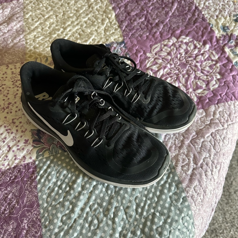 Women’s nine running shoes